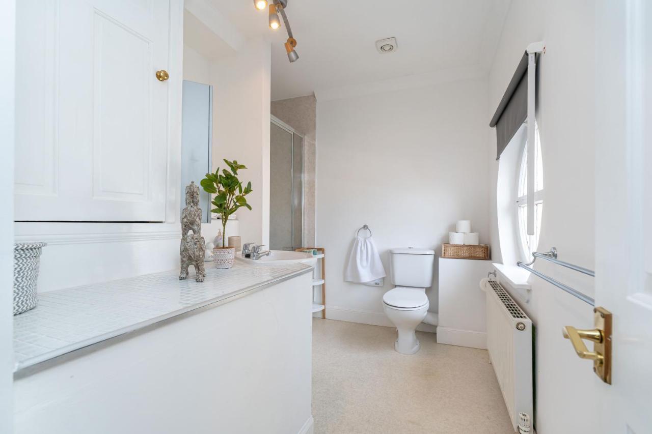New Four Bedroom House - All Rooms Ensuite 스털링 외부 사진