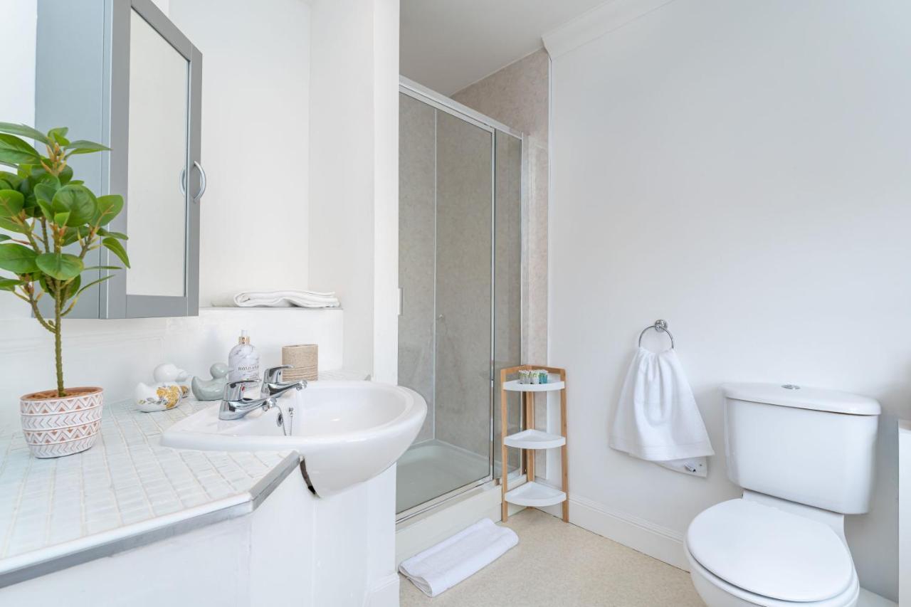 New Four Bedroom House - All Rooms Ensuite 스털링 외부 사진