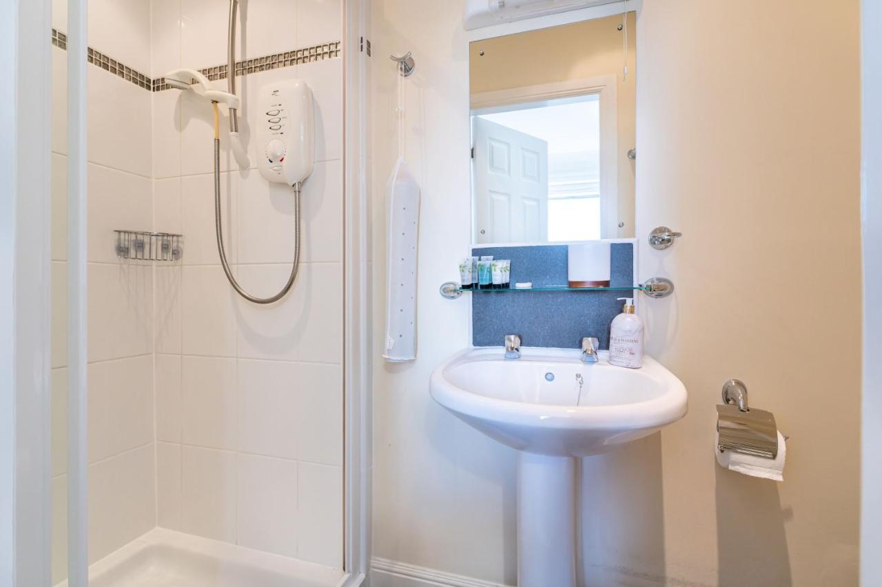 New Four Bedroom House - All Rooms Ensuite 스털링 외부 사진