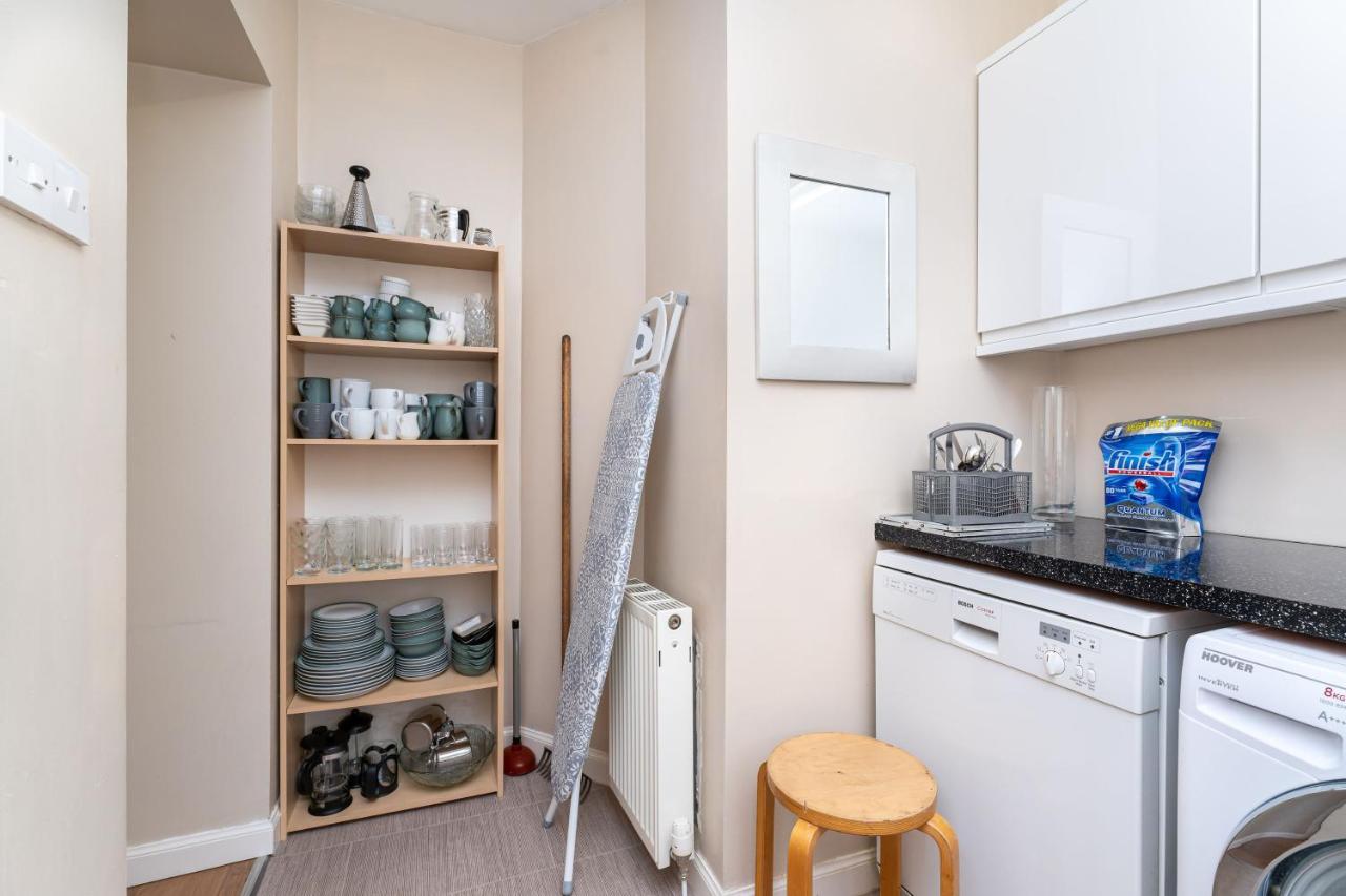 New Four Bedroom House - All Rooms Ensuite 스털링 외부 사진