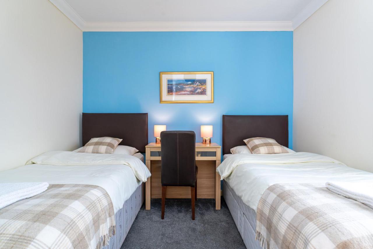 New Four Bedroom House - All Rooms Ensuite 스털링 외부 사진