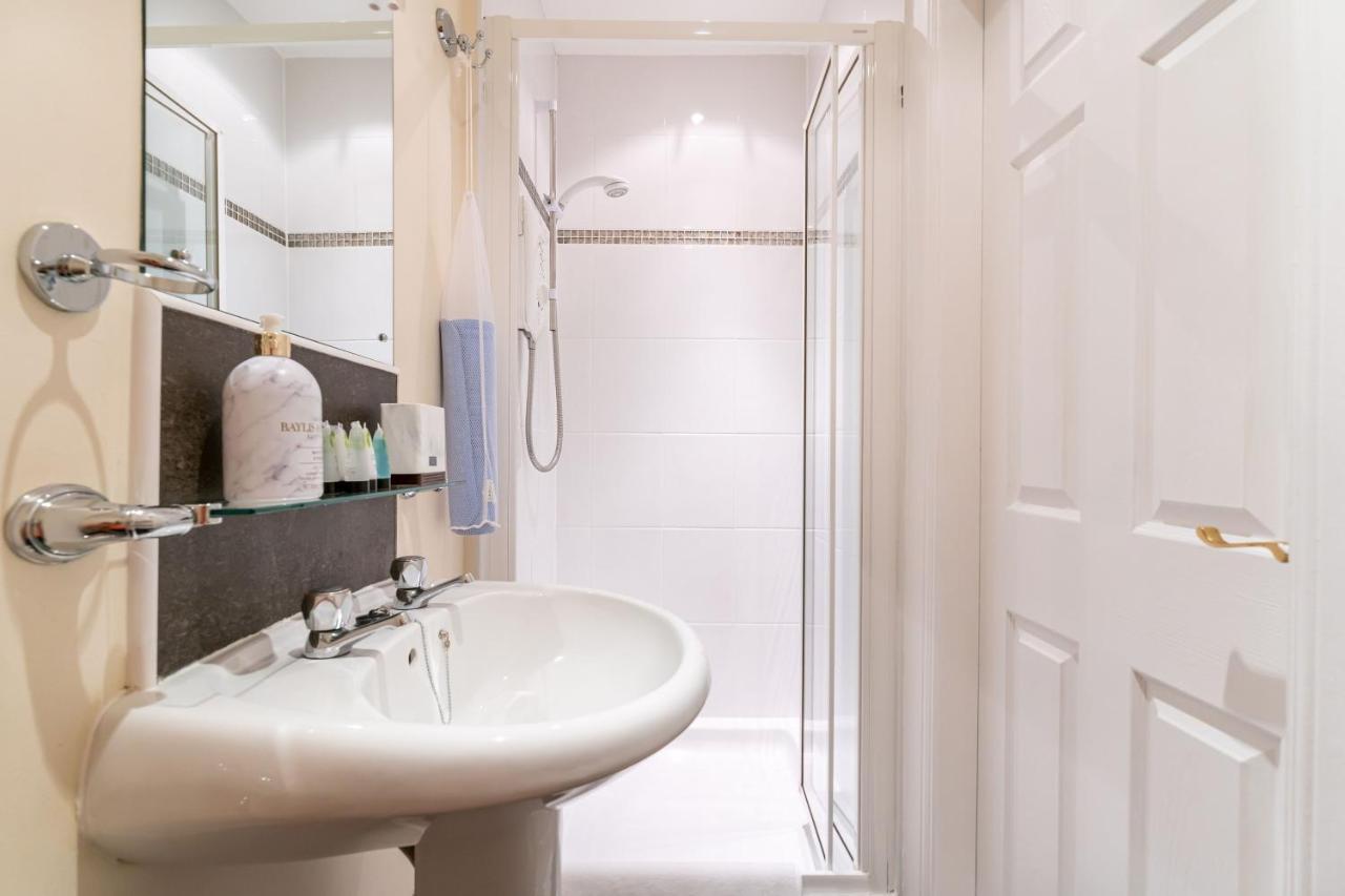 New Four Bedroom House - All Rooms Ensuite 스털링 외부 사진