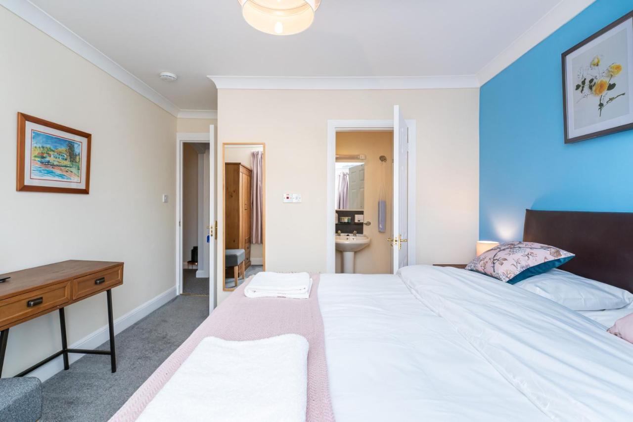 New Four Bedroom House - All Rooms Ensuite 스털링 외부 사진